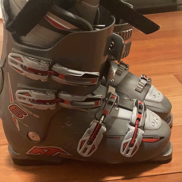 Nordica Size 28 Ski Boots - Picture 2 of 3